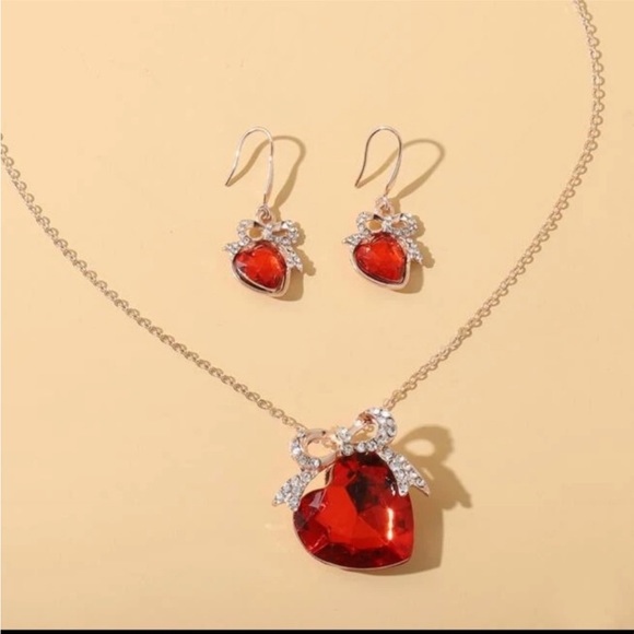 NEW| Vivianne Vintage Crystal & Ruby Hearts & Bows Earring & Necklace Set - Picture 4 of 14